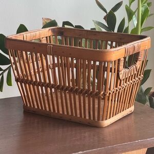 GORGEOUS VINTAGE Rattan Basket 6x9.5